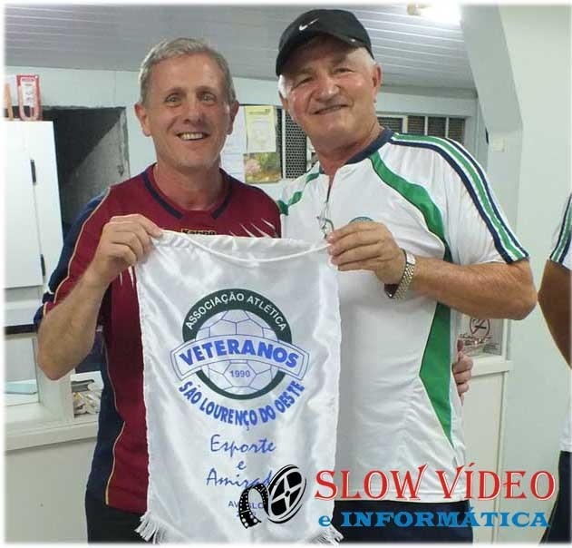 Confraternização teve entrega de flamula da equipe lourenciana. Foto: www.campoere_1.com 