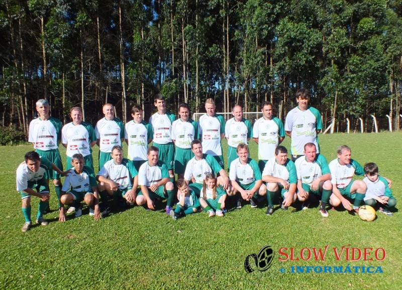 Veteranos de uniforme novo. Foto: www.campoere_1.com