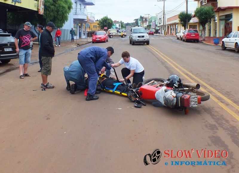 Bombeiros atendem acidentado. Foto: www.campoere_1.com