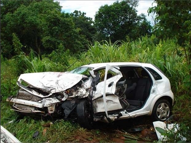 Condutor do Corsa ferido ravemente Foto PRF