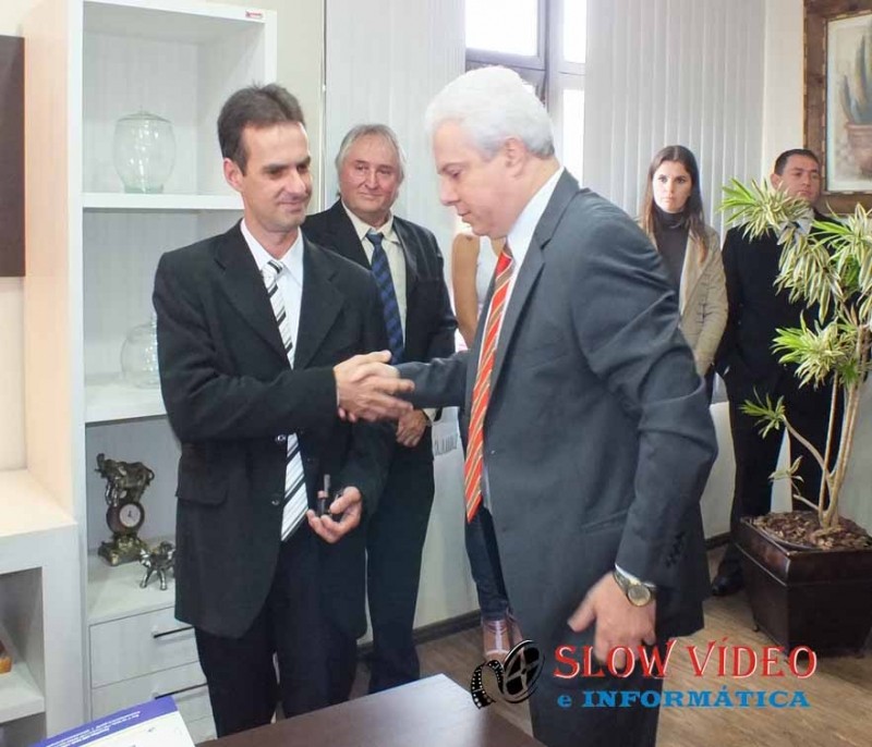 Momento da passagem do cargo de prefeito. Foto: www.campoere_1.com