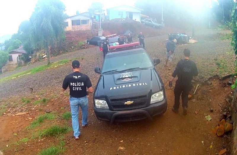 Policiais detiveram acusados. Foto: Geração Mix