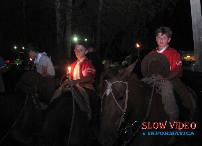 Momento da Oração da Ave  Maria. Foto: www.campoere_1.com