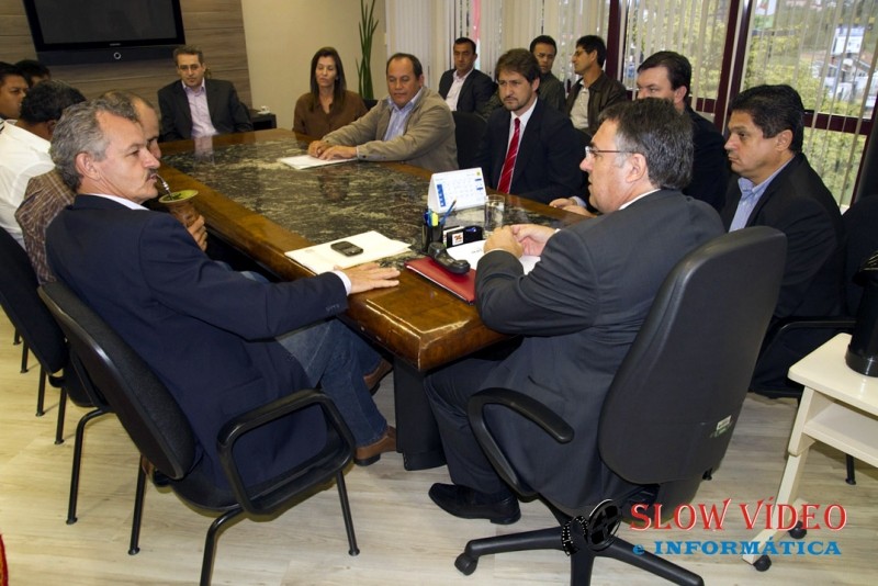 Reunião definiu aquisição de área. foto: Assessoria Dep Dirceu