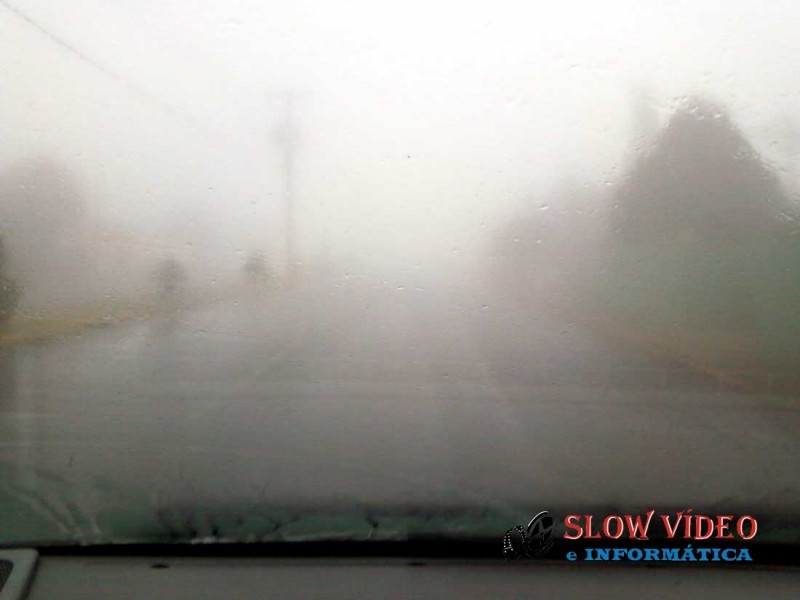 Neblina, no ponto de vista do condutor. Foto: internauta