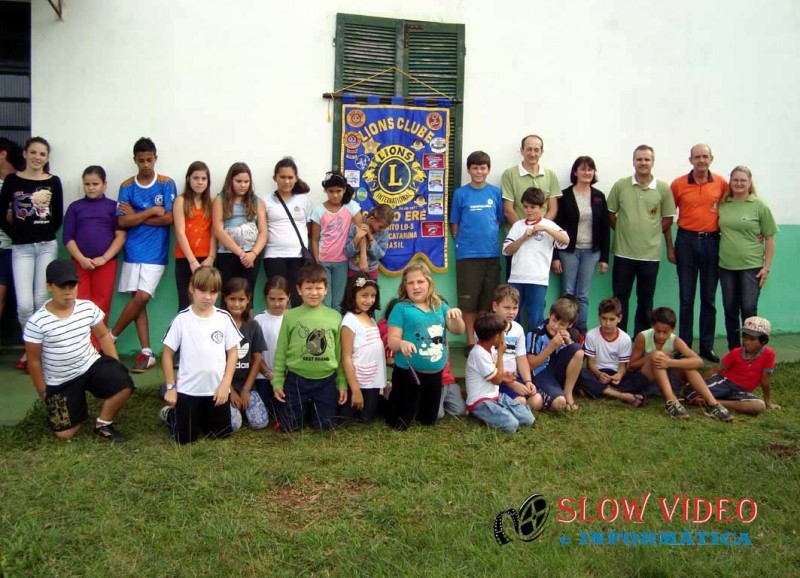 Integrantes do Lions entregaram a subvenção. Foto: Lions Clube