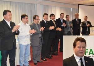 Diretoria eleita. Reck no destaque.