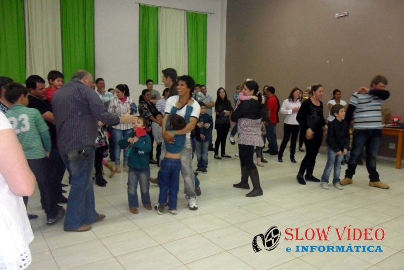 Pais e alunos no encontro. foto: divulgação