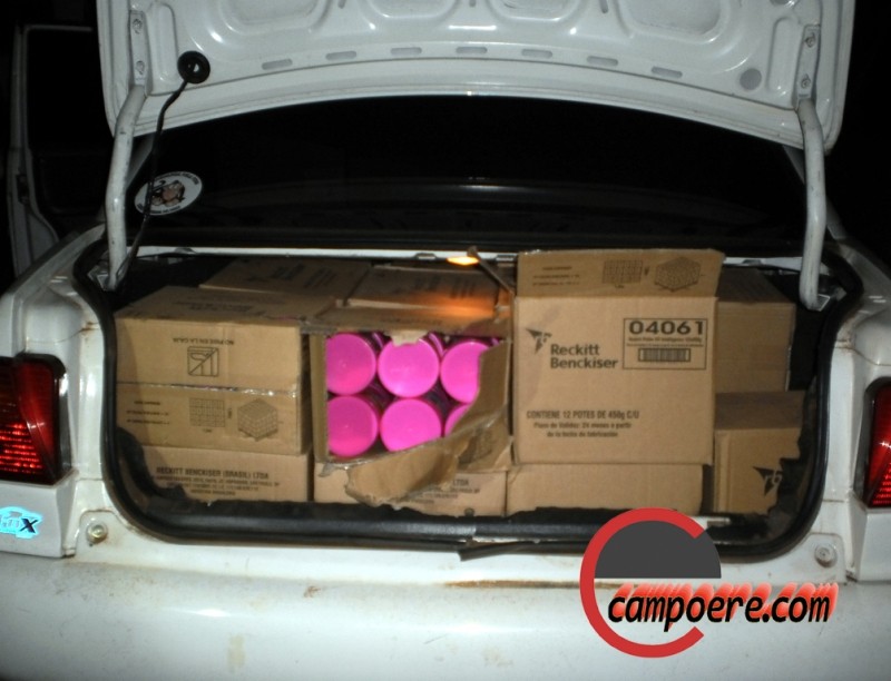 R$ 15 mil em mercadorias contrabandeadas. Foto: www.campoere_1.com/PMRE