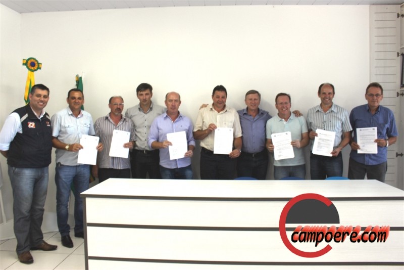 Prefeitos, assinaram o termo. Foto: www.campoere_1.com