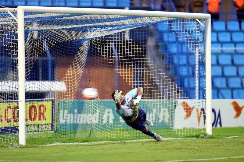 Goleiro da equipe com a camisa comemorativa. Foto: DC