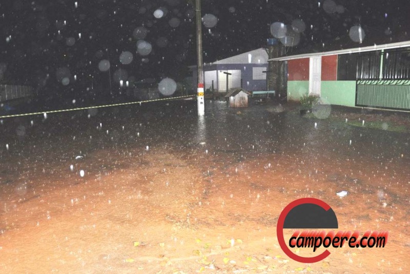 Rio voltou a inundar residencias. www.campoere_1.com