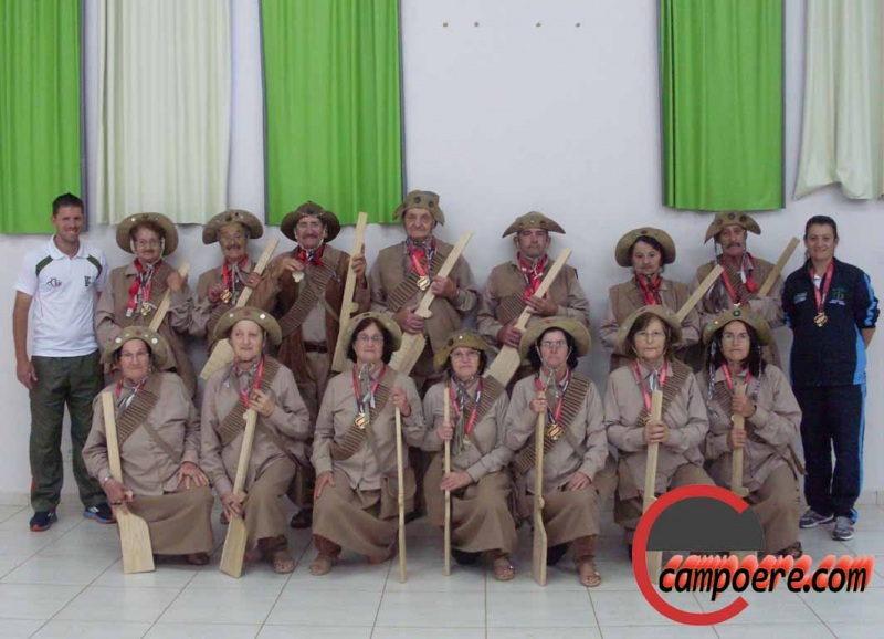 Equipe de dança coreografada. Foto www.campoere_1.com