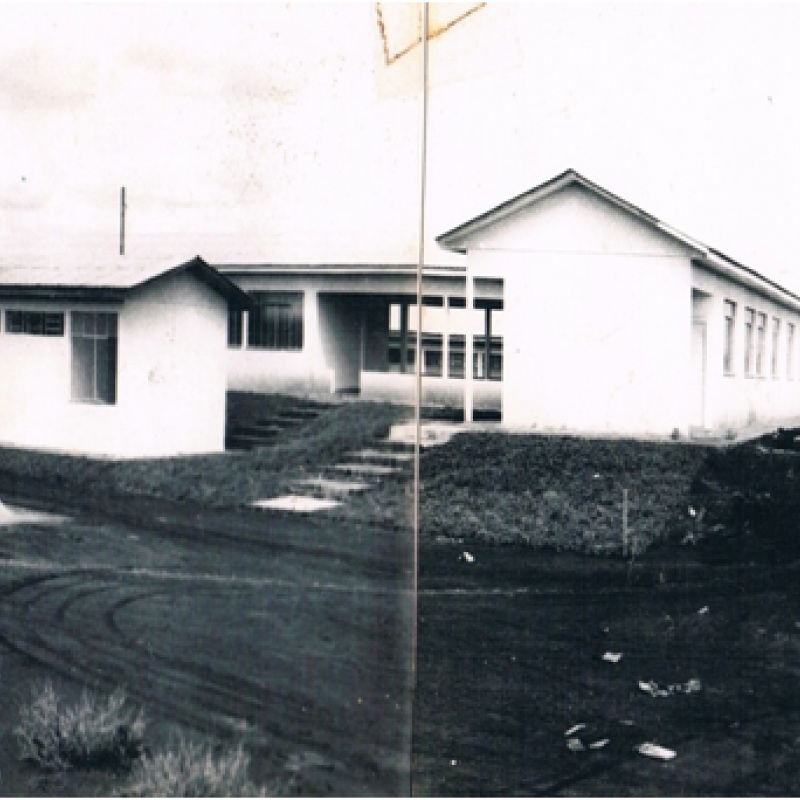 (Fase final da construção dos primeiros blocos de salas de aula)Foto: Arquivo CEDUP