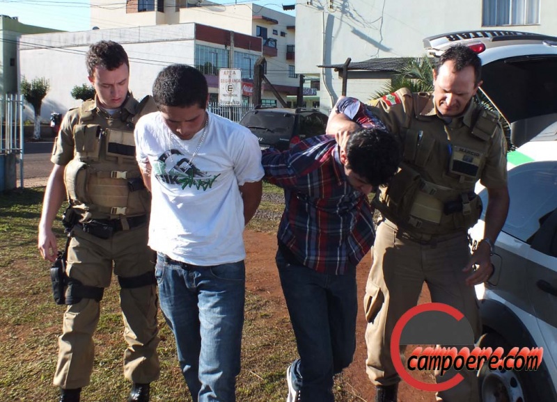 Jovens foram presos em flagrante. Foto: Jandir Sabedot/www.campeore.com