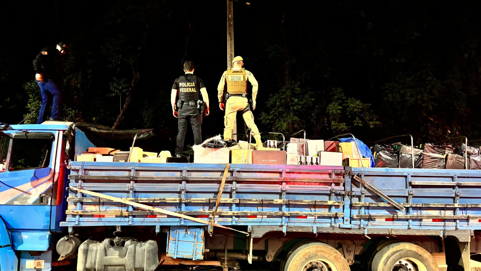 Vinhos, camarões e cigarros estrangeiros são apreendidos em Dionísio Cerqueira