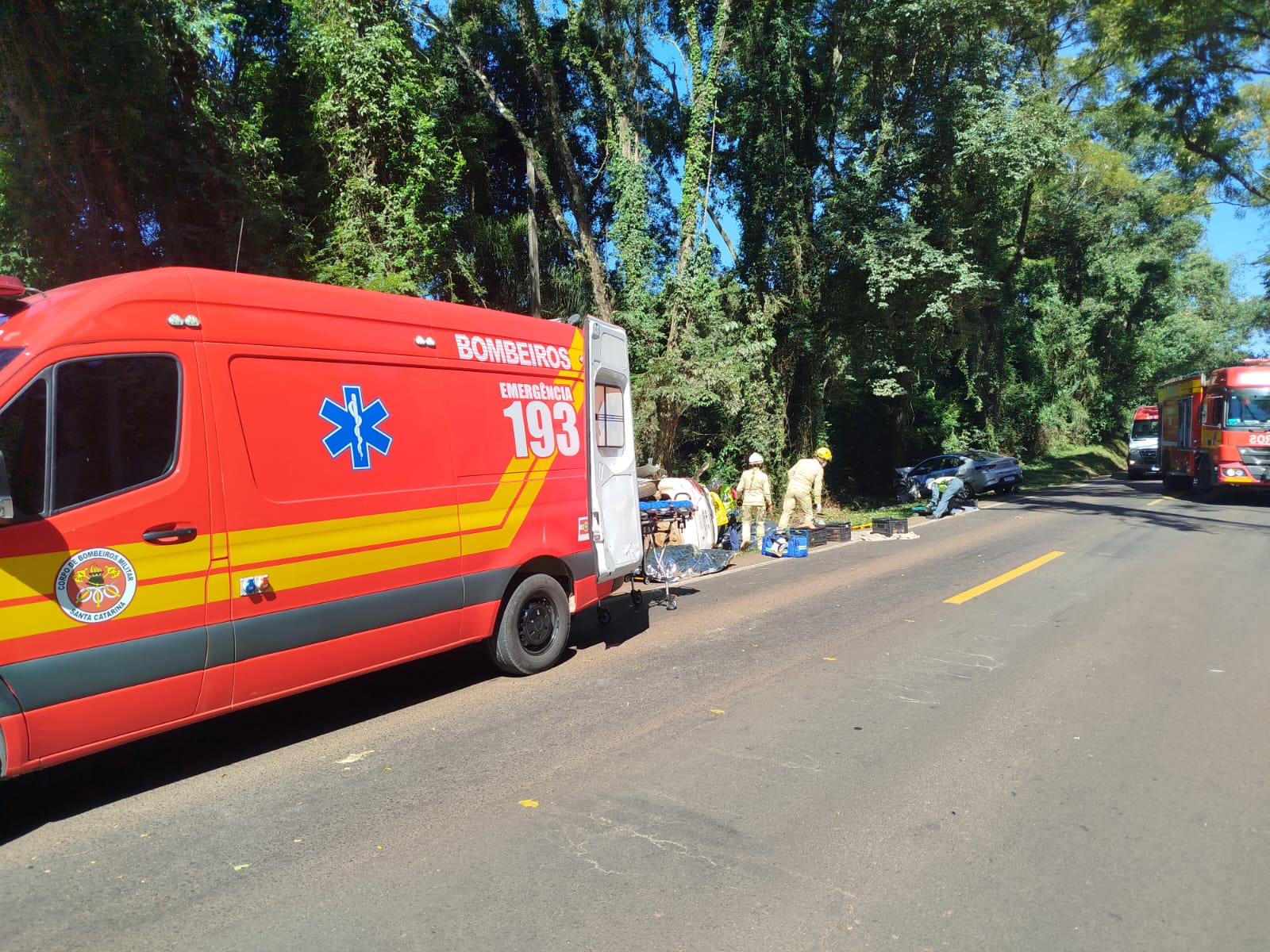 Acidente com vitimas fatais de São Bernardino foi uma colisão lateral no mesmo sentido