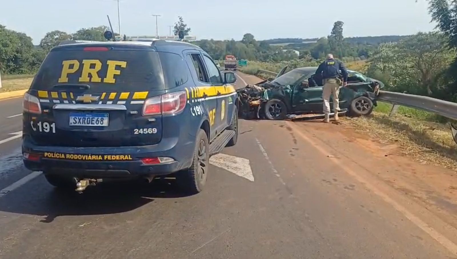 Fuga de 12 km termina em acidente e casal venezuelano é preso por tráfico de drogas em Chapecó