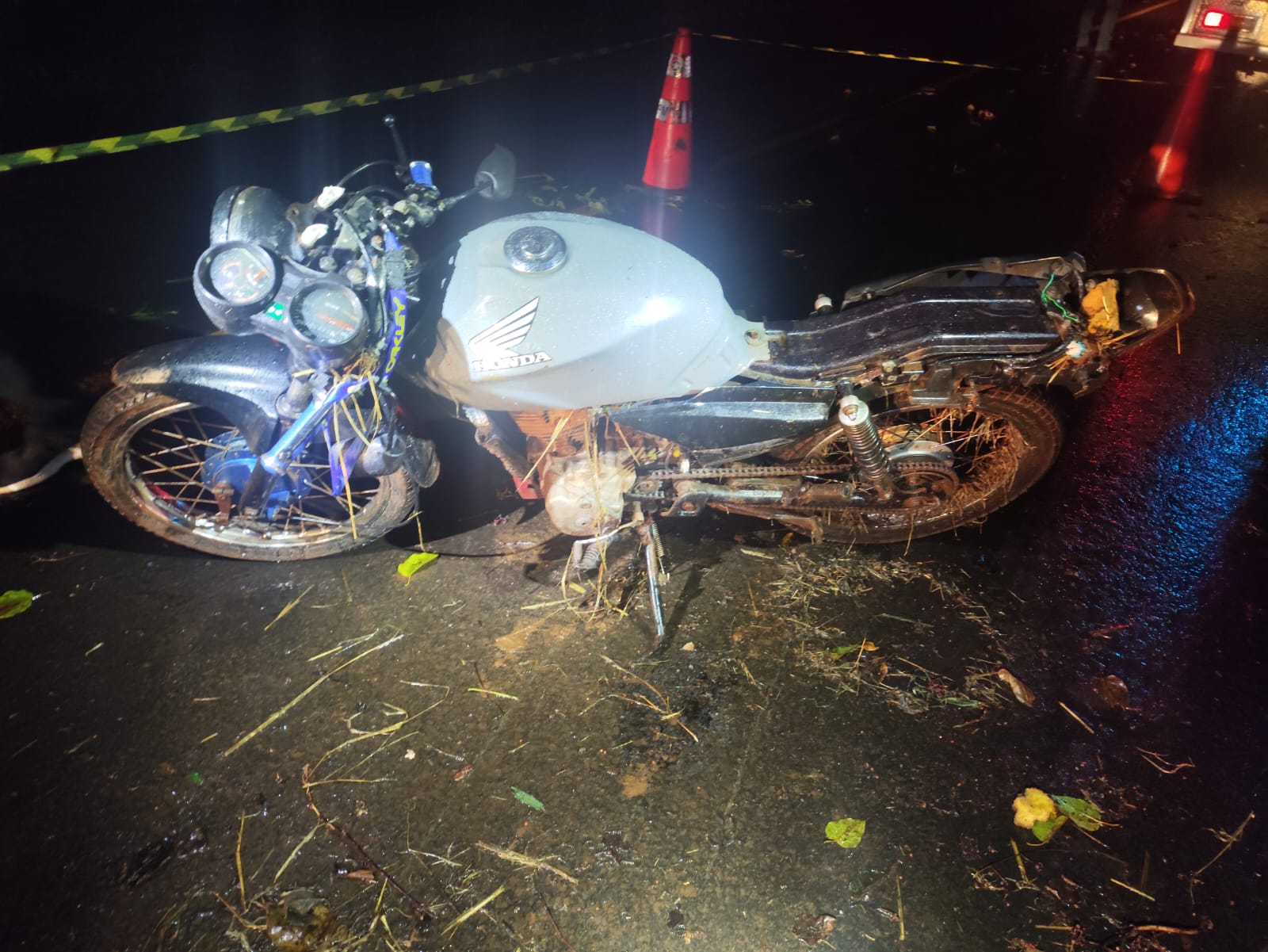 Motocicleta sem placa e com chassi suprimido se envolve em acidente na SC-283; um morre e outro fica em estado grave