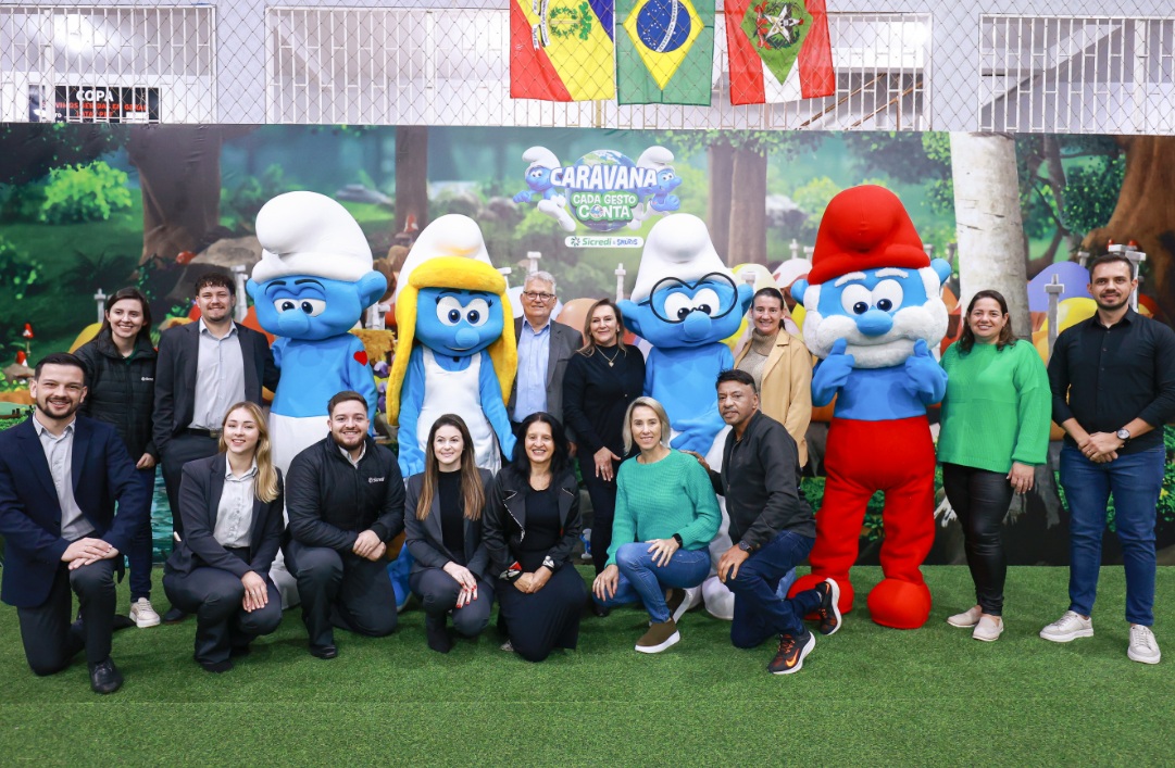 Crianças de Enéas Marques e Campo Erê recebem Caravana Sicredi & Smurfs com foco em sustentabilidade