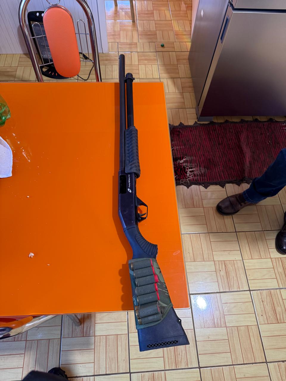 Homem que não renovou certificado de arma de fogo e ainda ameaçou ex é detido pela policia
