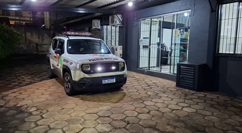 Indignado por ser retirado de baile, homem efetua disparos e atinge segurança em Ipuaçu