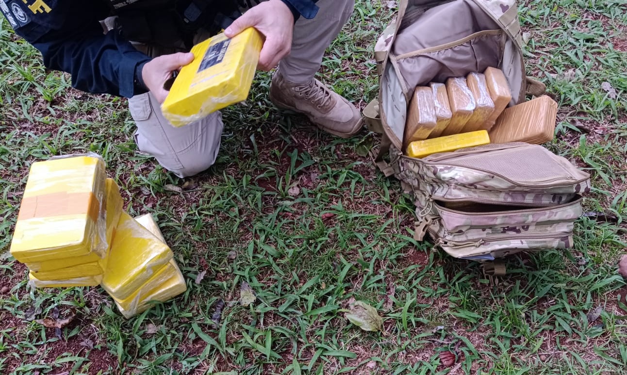 Traficante com 24 quilos de cocaína provoca tumulto em rodovia interditada por acidente e acaba preso