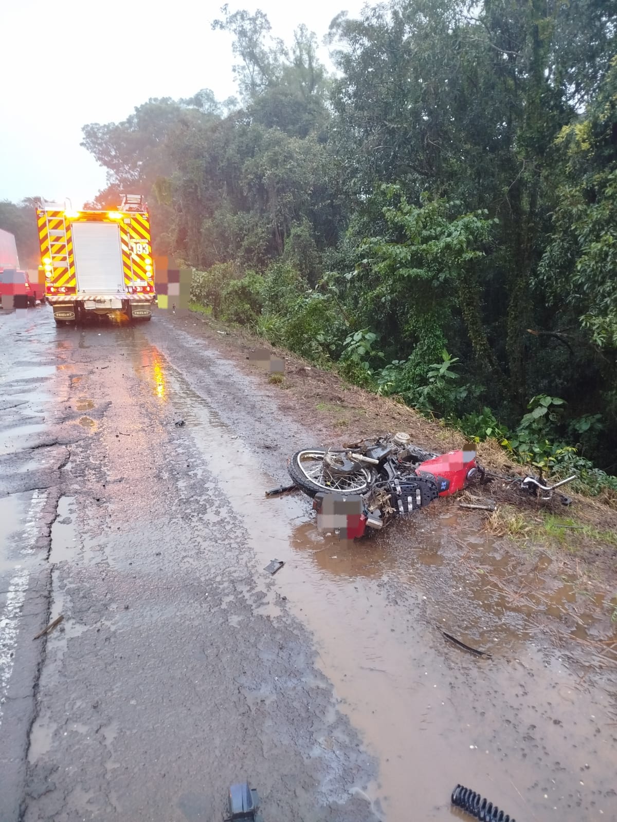 Batida de frente deixa motociclista sem vida na BR 282 em Maravilha