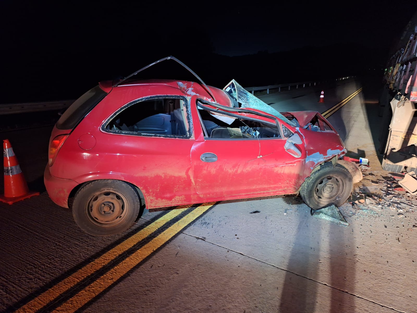 Veículo de São Bernardino se envolve em acidente na SC-305 e motorista fica ferido