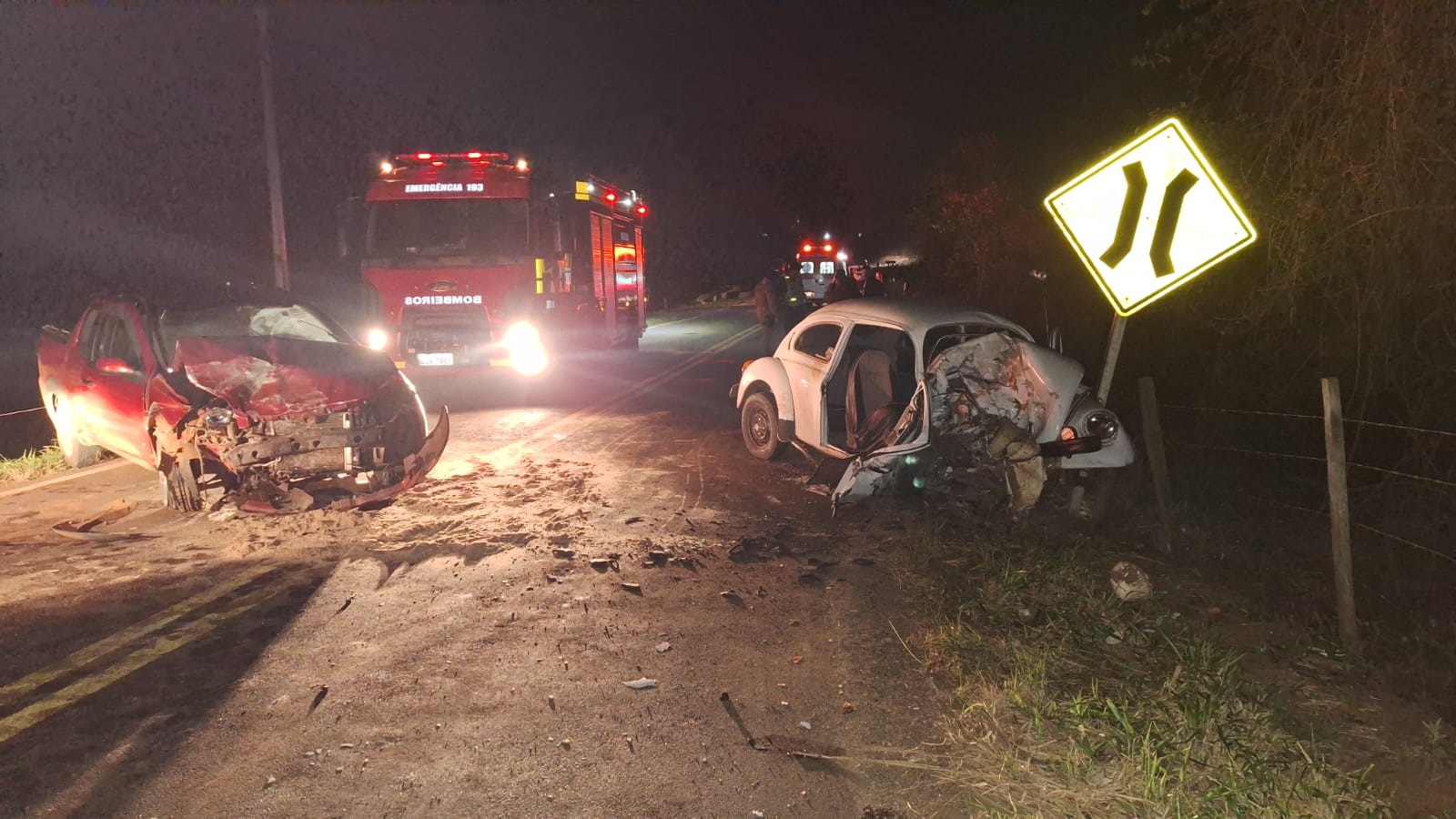 Sinistro entre Fusca e Saveiro deixa três feridos na SC-156, em São Domingos