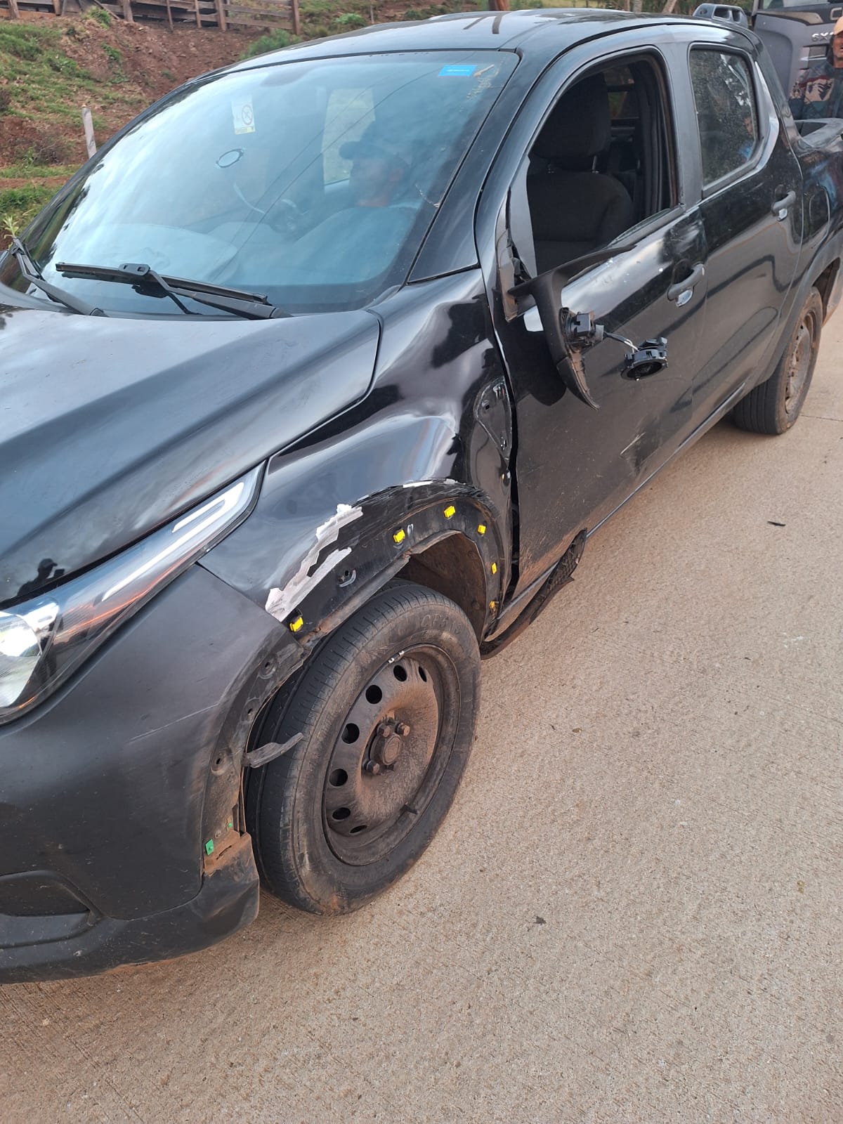 Danos materiais em acidente na SC-305 teriam sido causados por motorista que dormiu ao volante