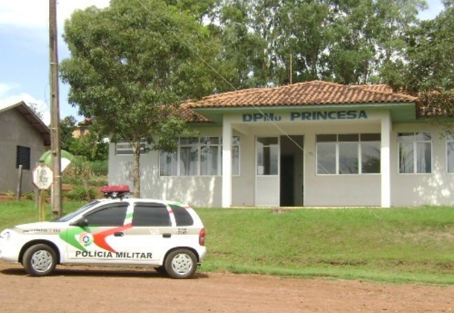 Mulher foge com filho de 3 anos e se esconde em mata para escapar de agressões do marido em Princesa