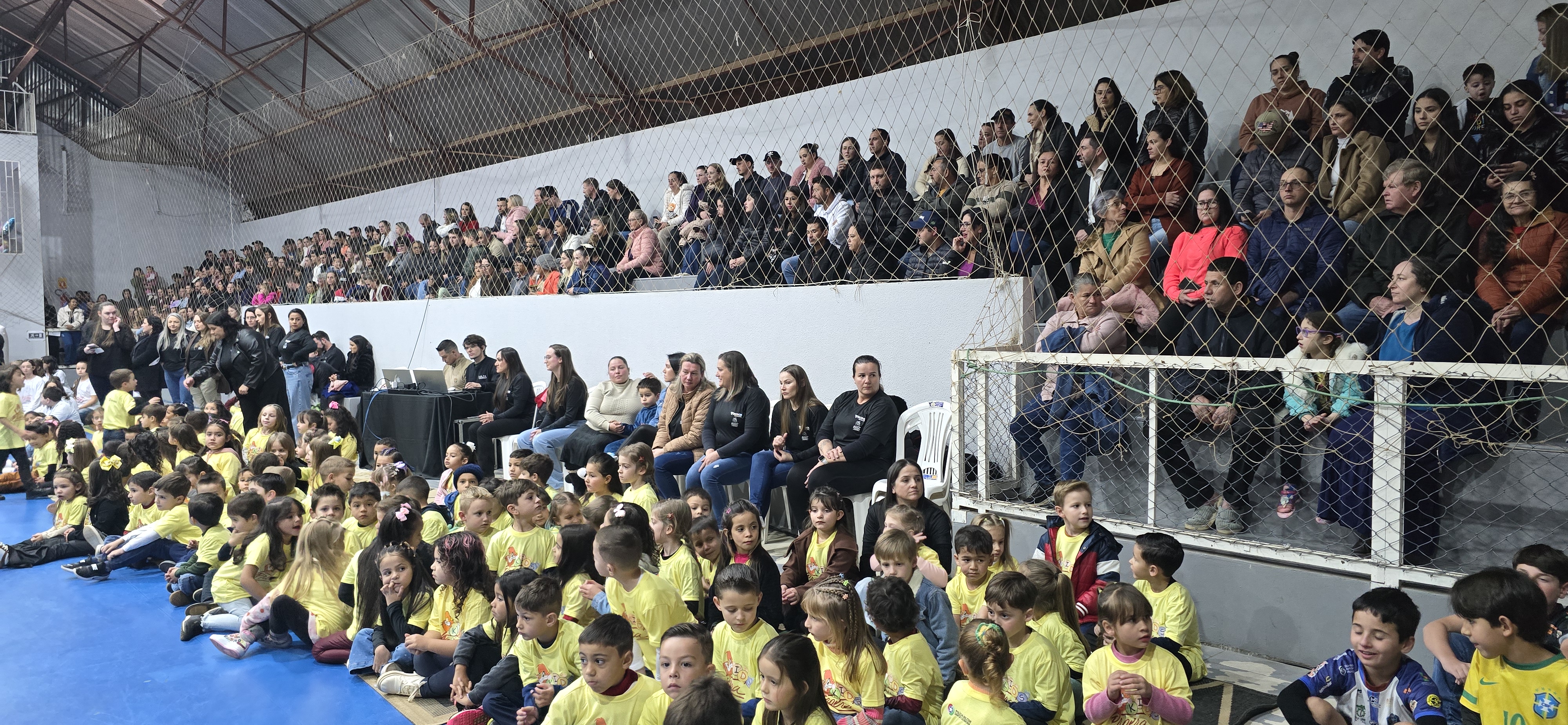 Proerd forma mais de 450 alunos em noite emocionante em Campo Erê