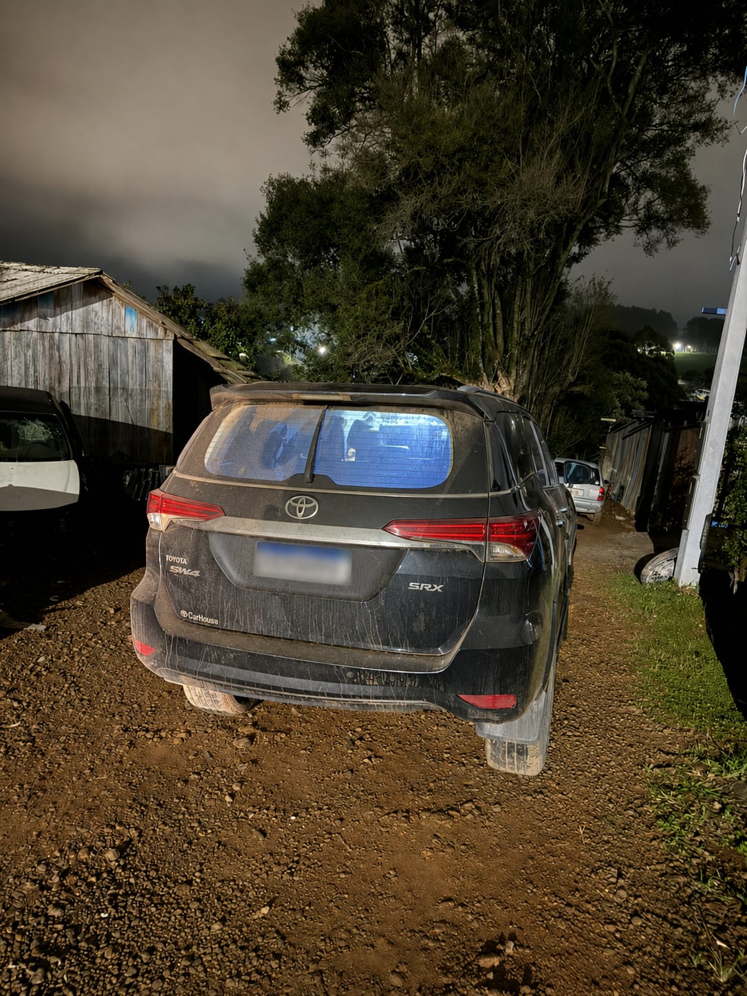 Ação policial recupera veículo furtado no RS e prende dois homens em Campo Erê e Flor do Sertão
