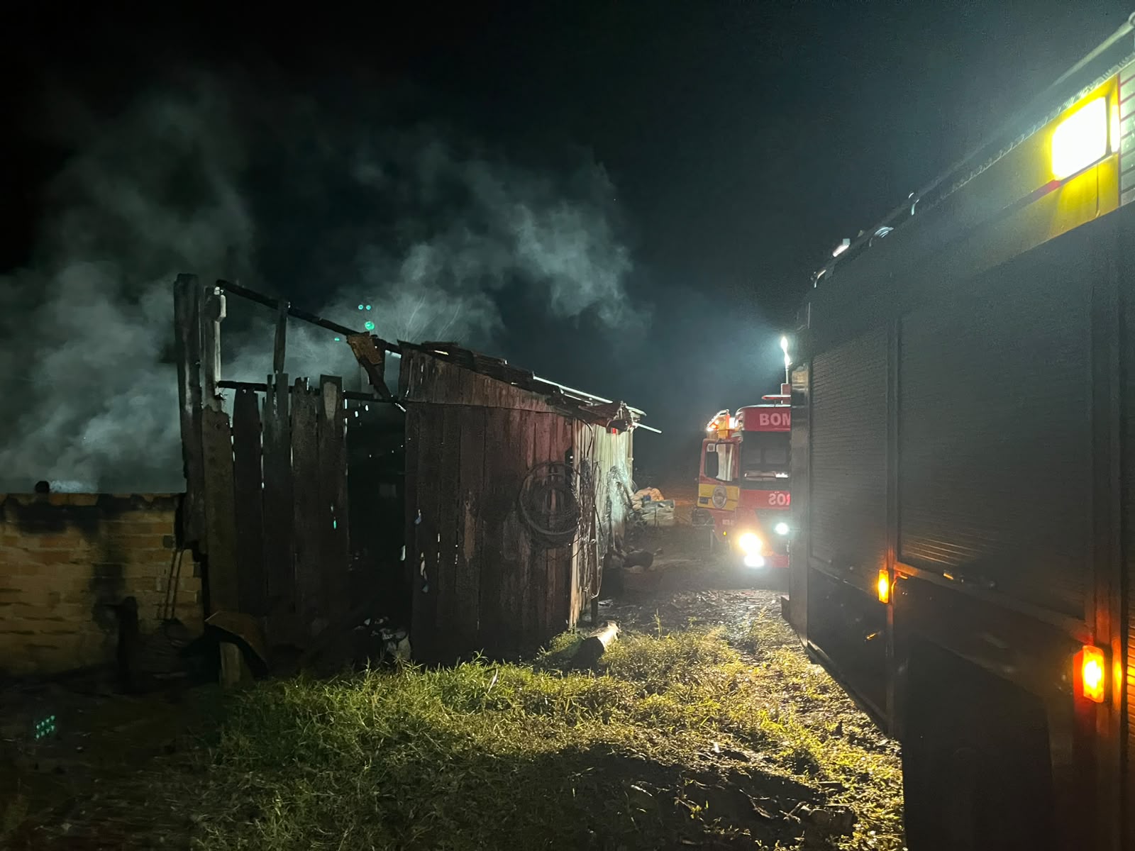 Incêndio destrói parte de galpão no interior de Anchieta e causa prejuízo estimado em R$ 40 mil