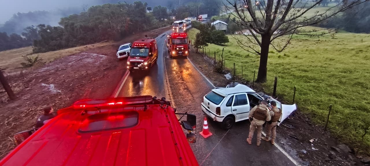 Dois ficam feridos em colisão frontal na SC-161, em Romelândia