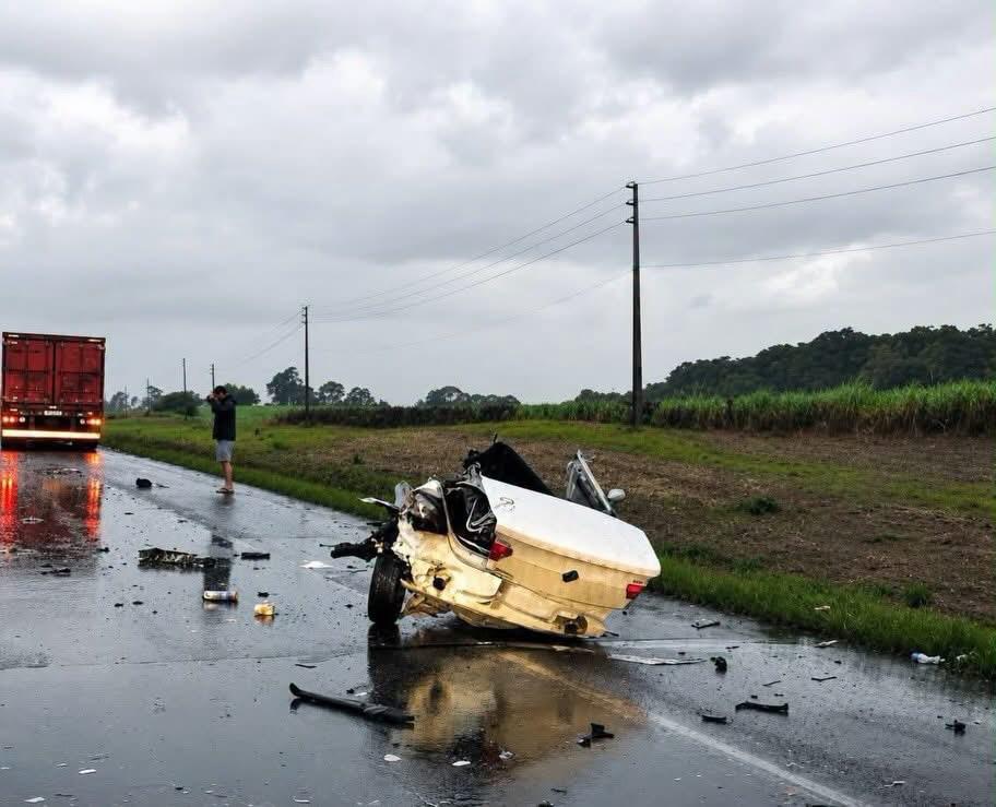 Cinco ocupantes de carro morrem em grave colisão frontal na BR-470, em Campos Novos