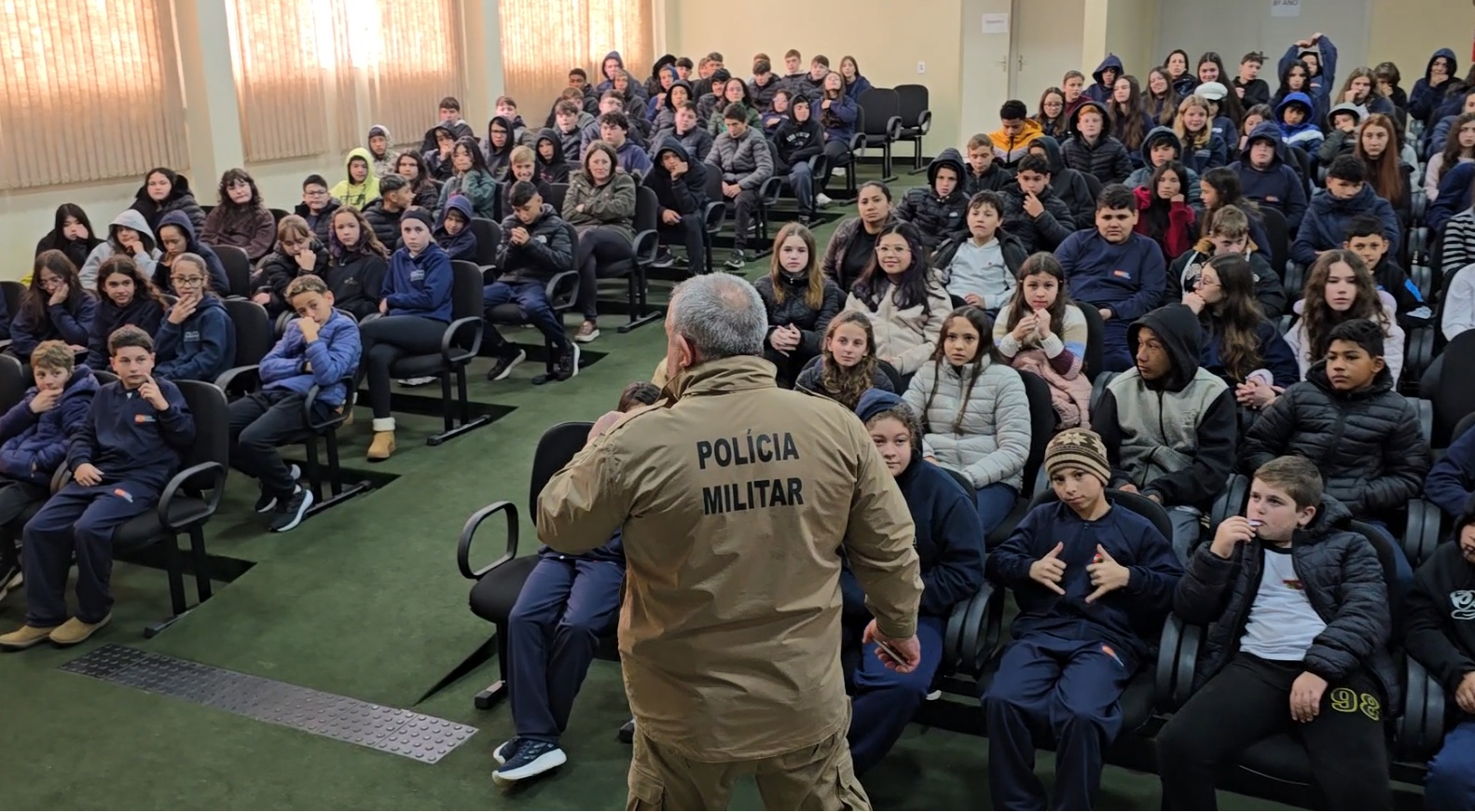 Palestras orientam estudantes sobre motos elétricas e os riscos do cigarro eletrônico em Campo Erê