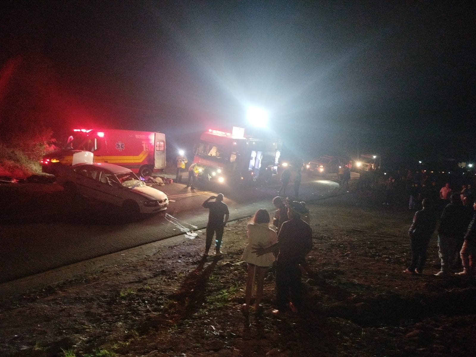 Choque frontal na SC-480 deixa motorista com pé preso às ferragens