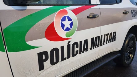 Homem com mandado de prisão é detido pilotando moto com quase R$ 25 mil em débitos
