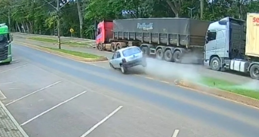 Após provocar acidente, motorista foge, mas é preso por embriaguez ao volante em Itapiranga