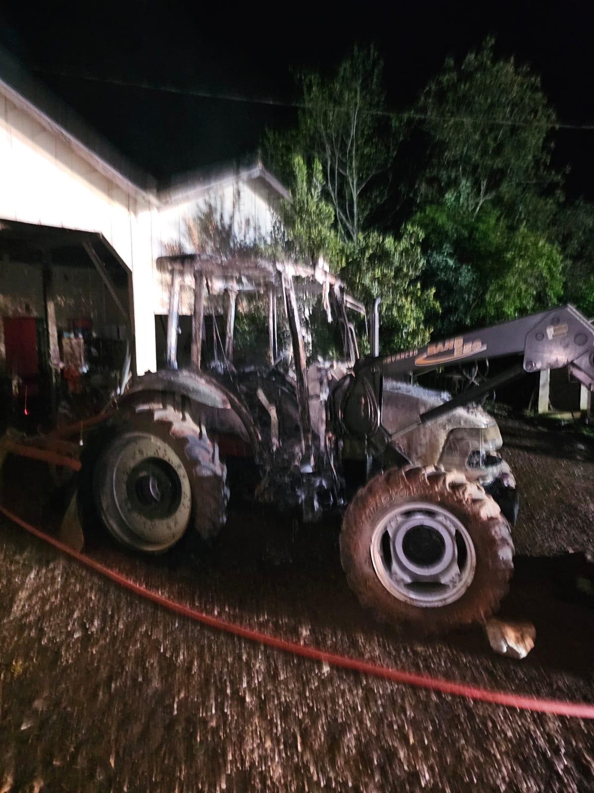 Agricultor tem grande prejuízo após incêndio destruir parte de galpão em Itapiranga