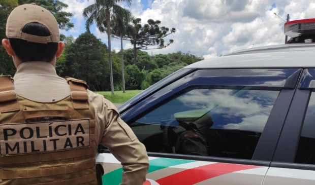 Adolescente de 15 anos armado ameaça familiares e foge para área de mata em Cordilheira Alta