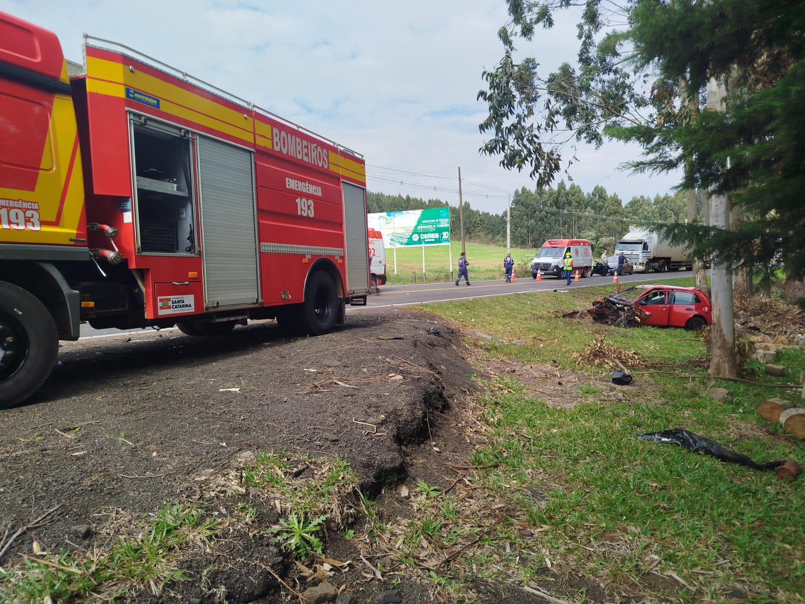 Motorista é socorrida de helicóptero após colisão frontal com caminhão na PR-158