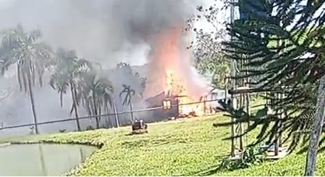 Incêndio destrói residência no interior de São Bernardino