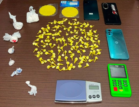 Casal é preso com 155 porções de cocaína durante abordagem em Pinhalzinho