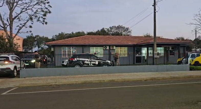 Operação policial faz buscas em casas de suspeitos de furtos em Campo Erê