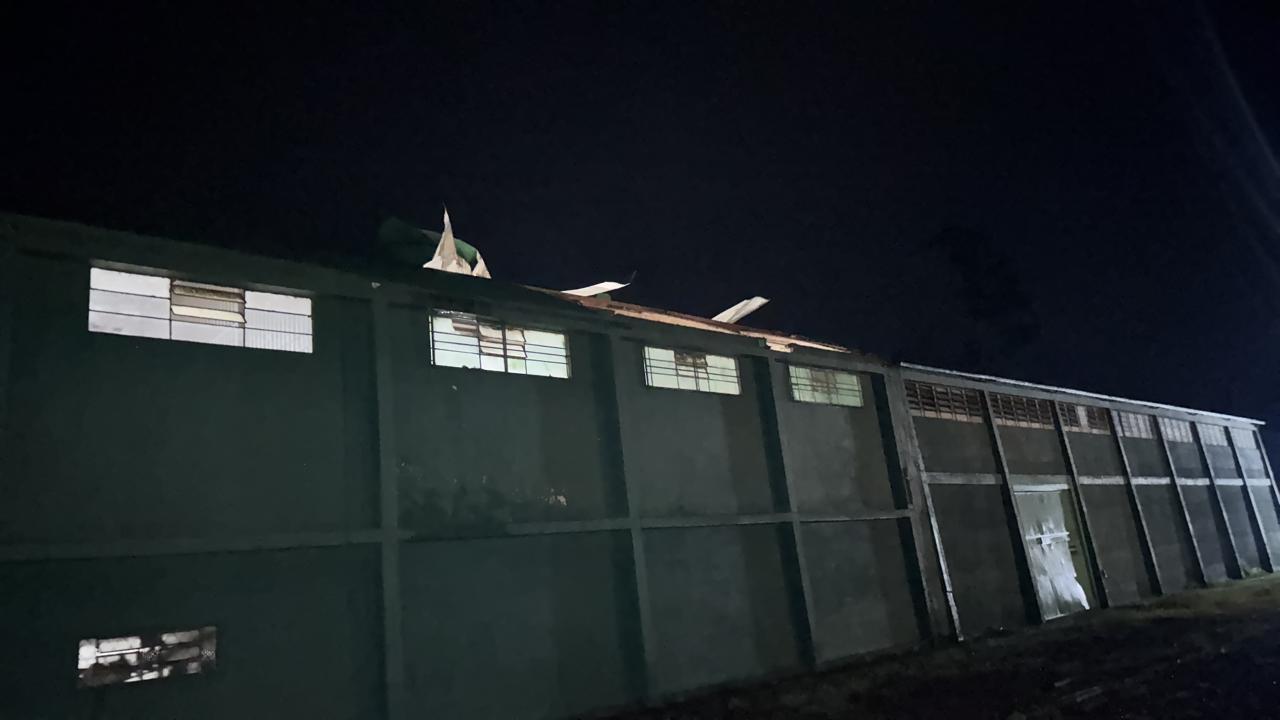 Temporal que atingiu região na noite de ontem danificou casas e armazéns em Campo Erê