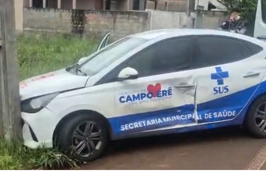 Veículo da Saúde de Campo Erê se envolve em acidente em Pato Branco