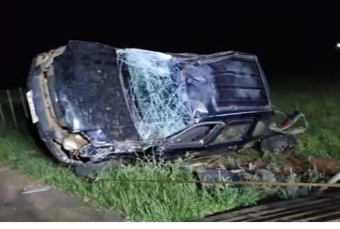 Veículo capota no KM 7 da  SC-160 em Campo Erê